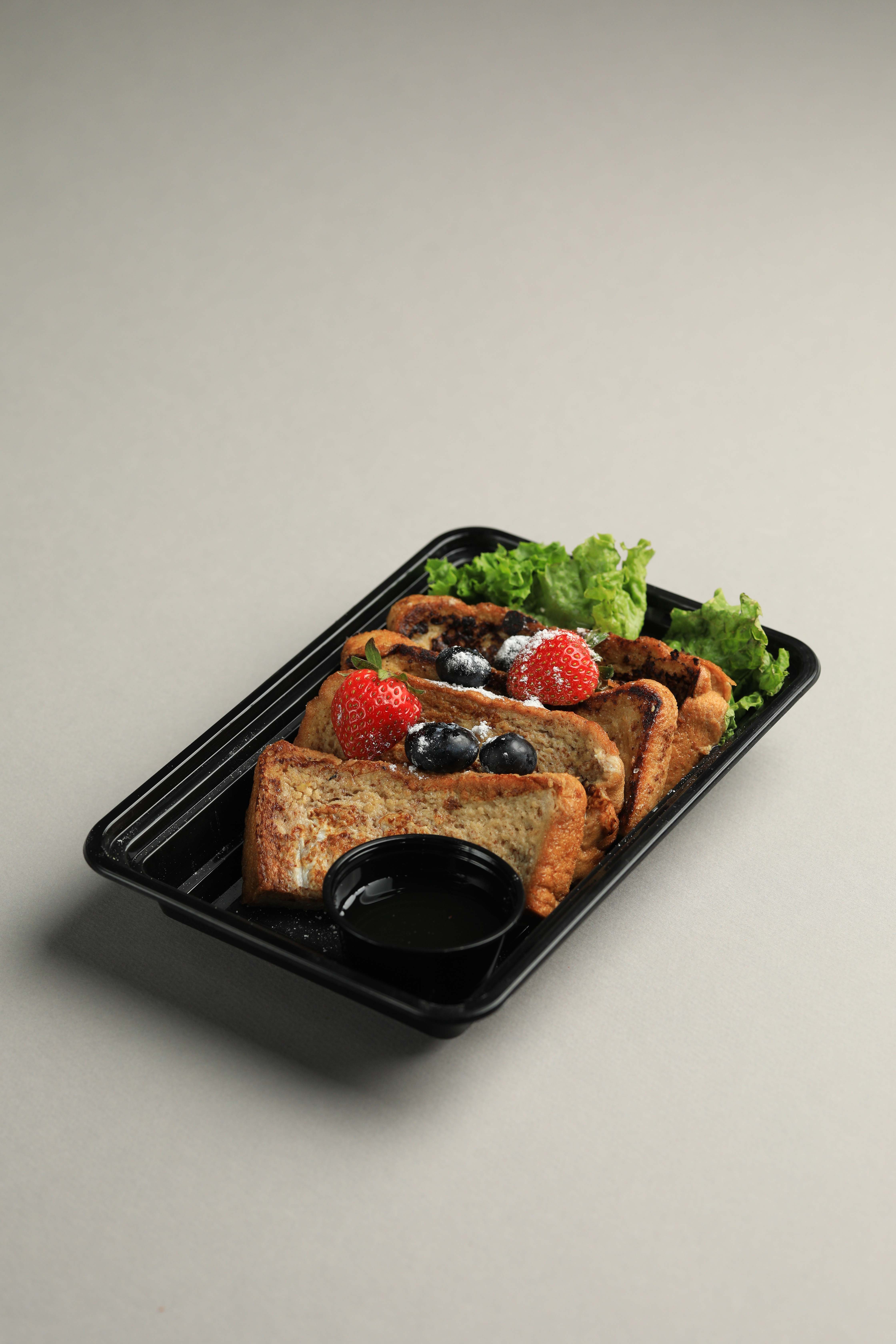 FRENCH TOAST WITH MIXED FRUITS